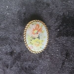 Vintage Pastel Floral Enamel Brooch – Goldtone Oval